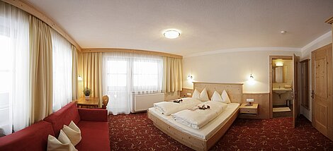 Helles Doppelzimmer mit Schlafsofa (Ferienwohnung 2) - Landhaus Tirol